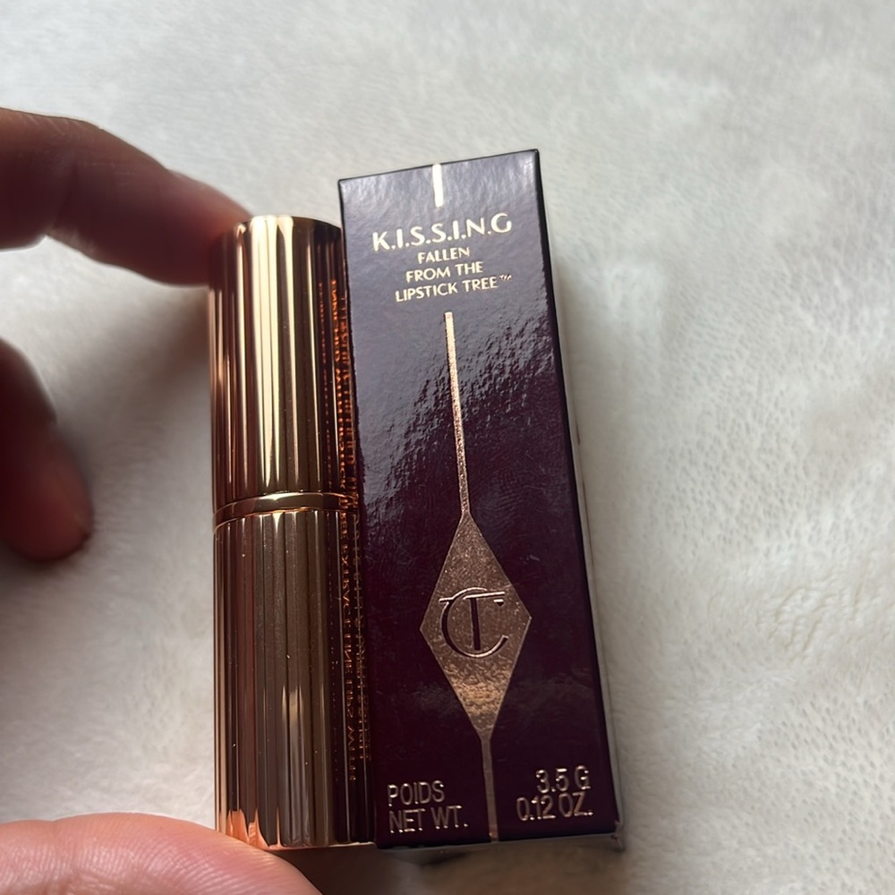 CHARLOTTE TILBURY K.I.S.S.I.N.G Lipstick-B*tch Perfect - Picture 7 of 7
